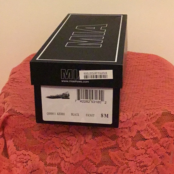 Gorgeous, MIAs - Picture 5 of 6